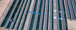 centro de placas fotovoltaicas vista desde el aire